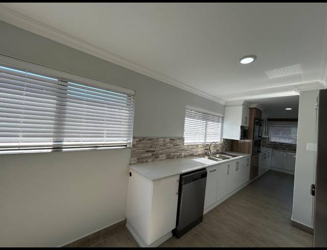 4 BEDROOM HOUSE FOR SALE IN WAVECREST
